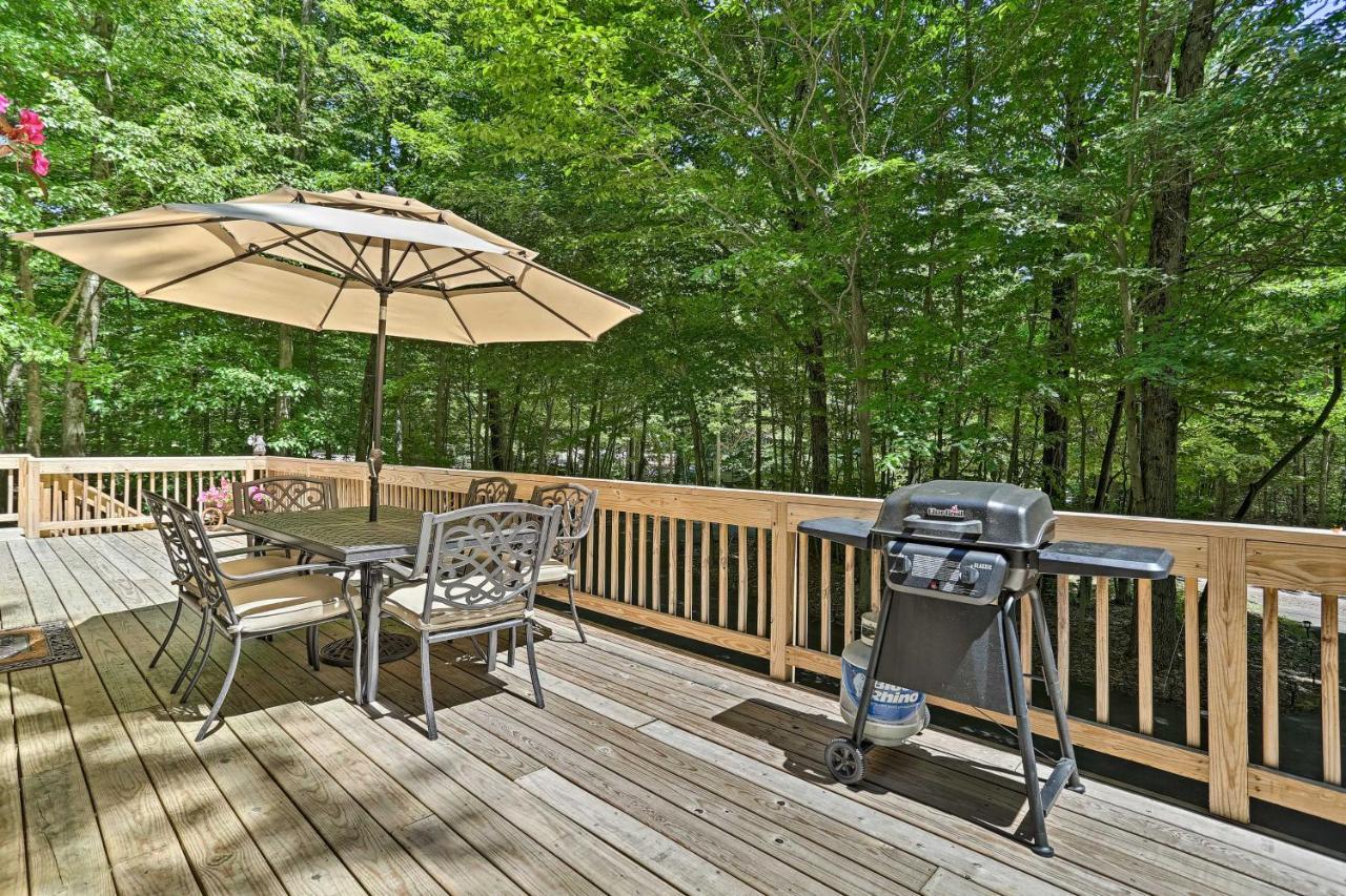 Bear Den Rustic Pocono Lake Home With Game Room! Exteriör bild