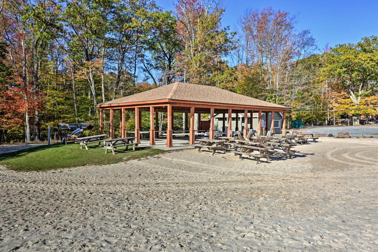 Bear Den Rustic Pocono Lake Home With Game Room! Exteriör bild