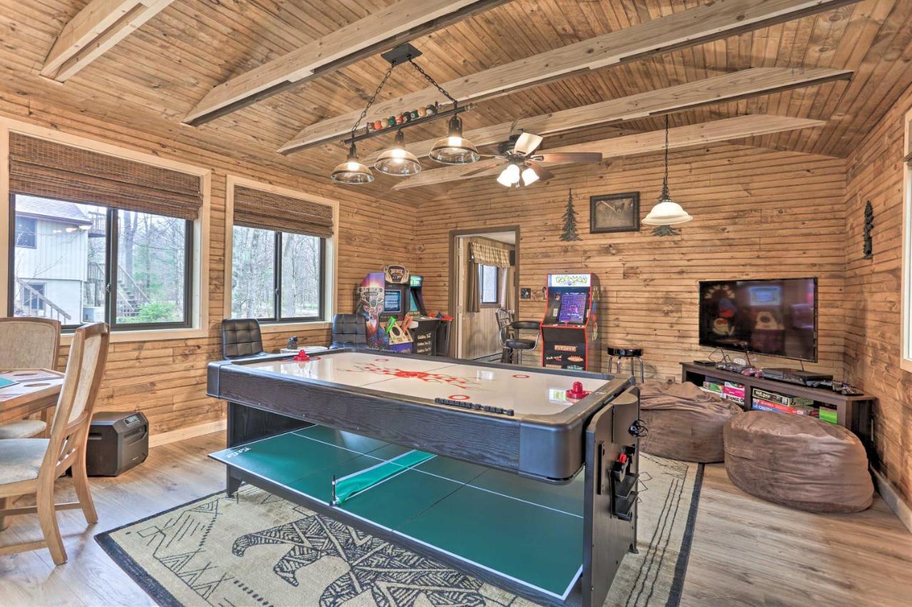 Bear Den Rustic Pocono Lake Home With Game Room! Exteriör bild