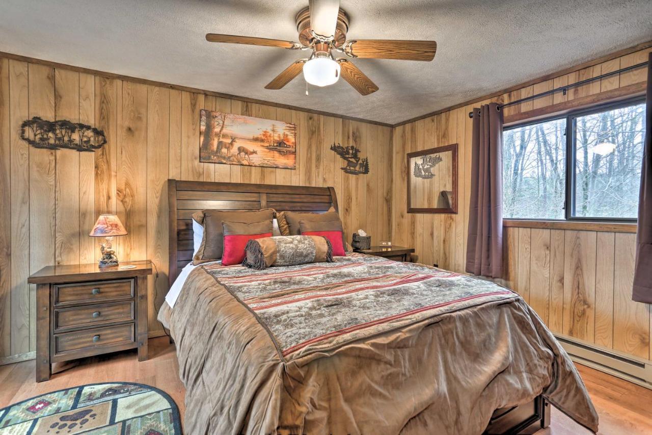 Bear Den Rustic Pocono Lake Home With Game Room! Exteriör bild