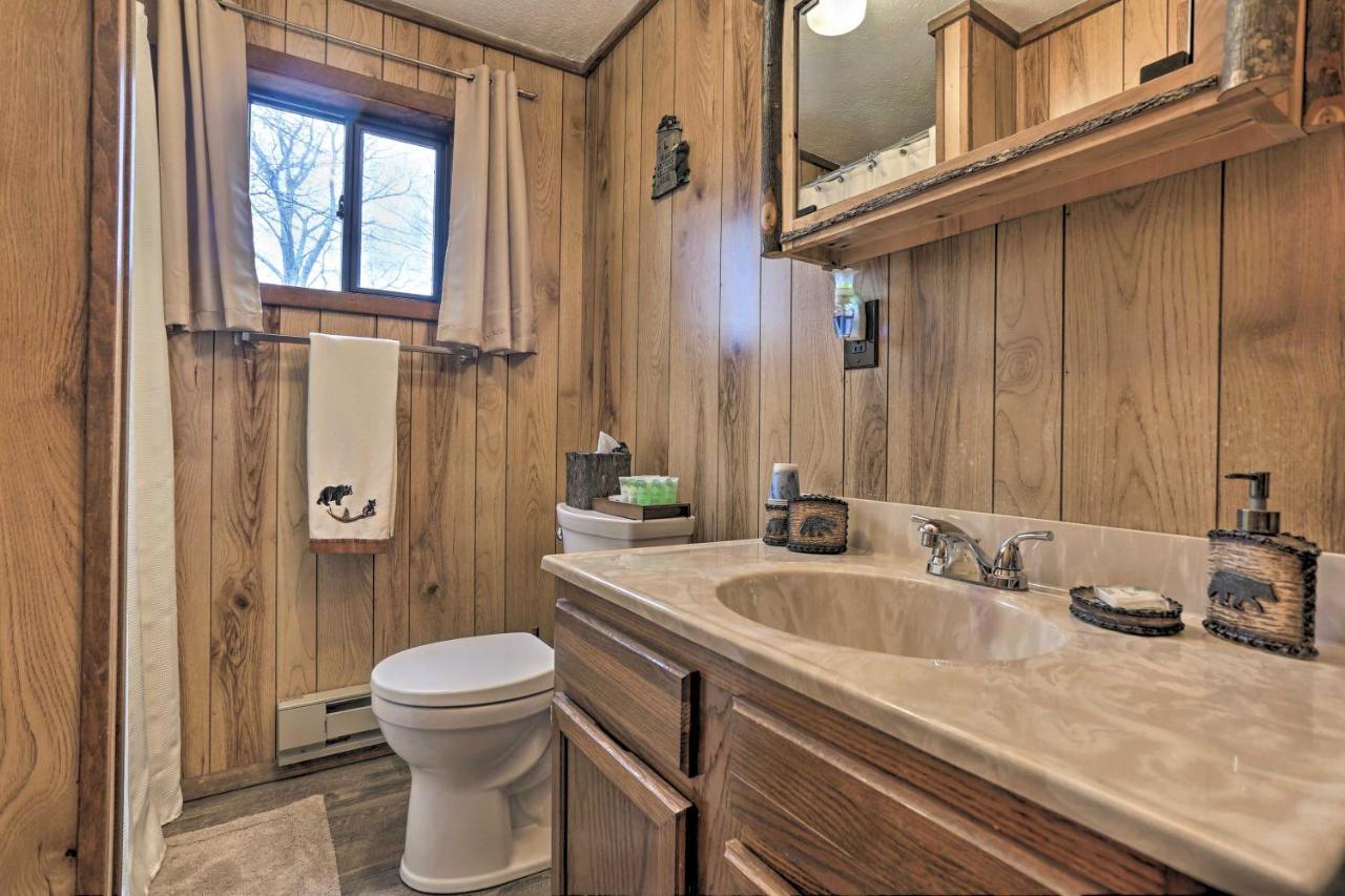 Bear Den Rustic Pocono Lake Home With Game Room! Exteriör bild